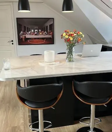Flott Med 4 Soverom Sentralt I Apartman