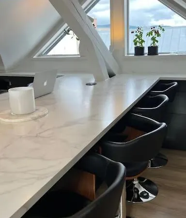 Flott Med 4 Soverom Sentralt I Appartement *